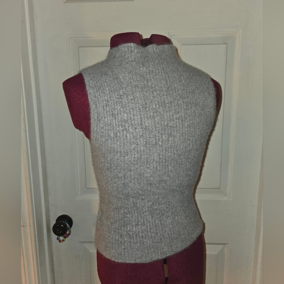 House Of Harlow Cashmere Ribbed Mock Neck Gray Sleeveless Top - Picture 4 of 9
